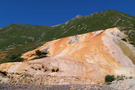 Red mineral water spring near Gudauri