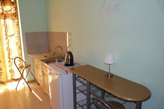 Studio, kitchenette